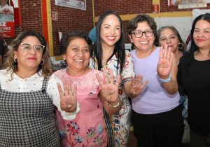 Docentes y Liz Sánchez pactan compromisos para mejorar la educación