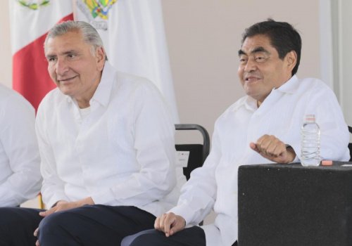 Reconoce Ad&aacute;n Augusto el trabajo de Barbosa y el gobierno federal