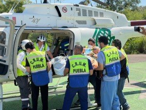 Atención inmediata permite traslado aéreo de joven con quemaduras desde Acatlán de Osorio