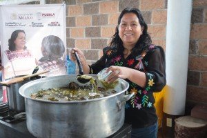 Impulsan floricultura y valor agregado en Atlixco con acompa&ntilde;amiento al campo poblano