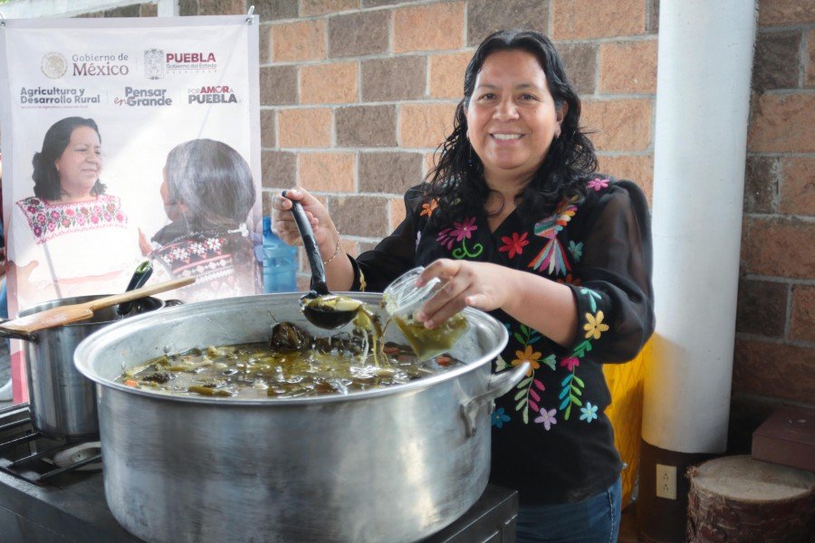 Impulsan floricultura y valor agregado en Atlixco con acompa&ntilde;amiento al campo poblano