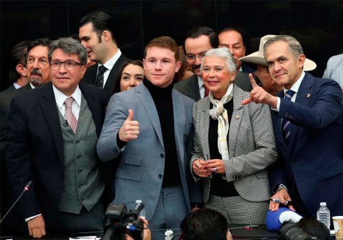 Senado entrega reconocimiento a Saúl &#039;El Canelo&#039; Álvarez