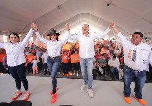 Fernando Morales y Ximena Lombardia presentan sus propuestas a cafetaleros de Xicotepec