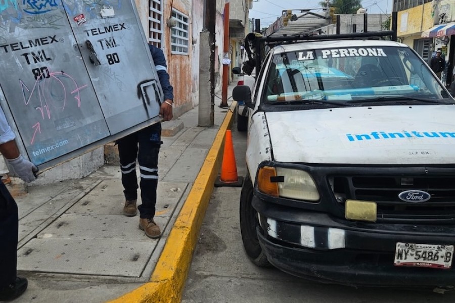 Gobierno de Juan Manuel Alonso en coordinación con TELMEX mejoran imagen urbana en colonias de Texmelucan