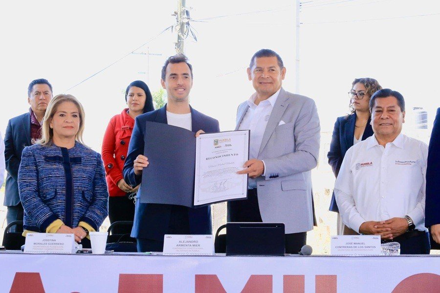 Gobierno del Estado celebra trayectoria ol&iacute;mpica del tenismesista poblano Marcos Madrid
