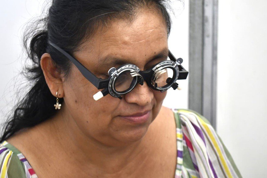 Doña Isabel viaja a Jonotla para mejorar su visión en jornada Por Amor a Puebla