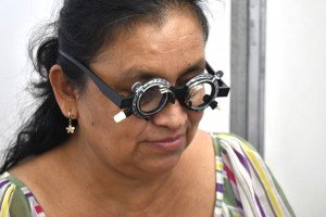 Doña Isabel viaja a Jonotla para mejorar su visión en jornada Por Amor a Puebla