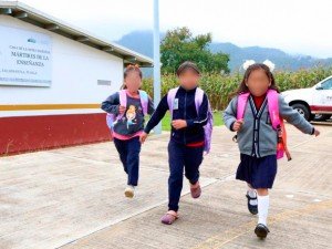 SEDIF entrega apoyos mediante el programa “Todos a la Escuela”