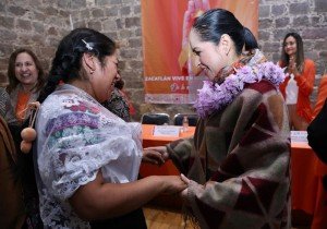Liz Sánchez se reúne con jóvenes y mujeres en Zacatlán
