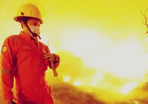 Apagan incendio en centro de reciclaje de La Resurrección