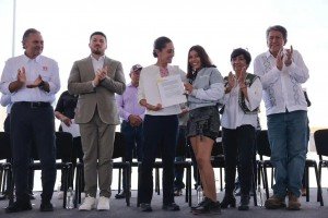 Sheinbaum encabeza entrega de viviendas en Ju&aacute;rez con meta nacional de 1.8 millones