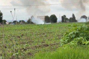 Explosiones en Coronango dejan a una mujer policía lesionada durante revisión de vehículo abandonado