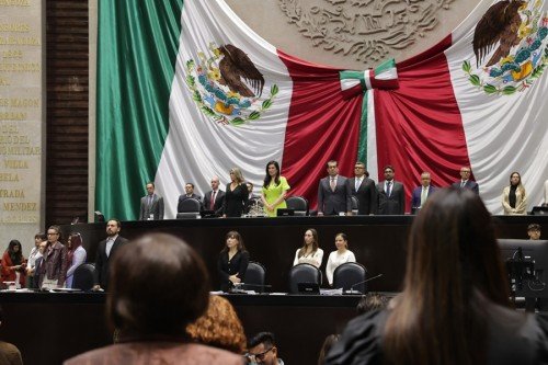 Aprueban Reforma Electoral en comisiones, pero va al pleno sin mayor&iacute;a