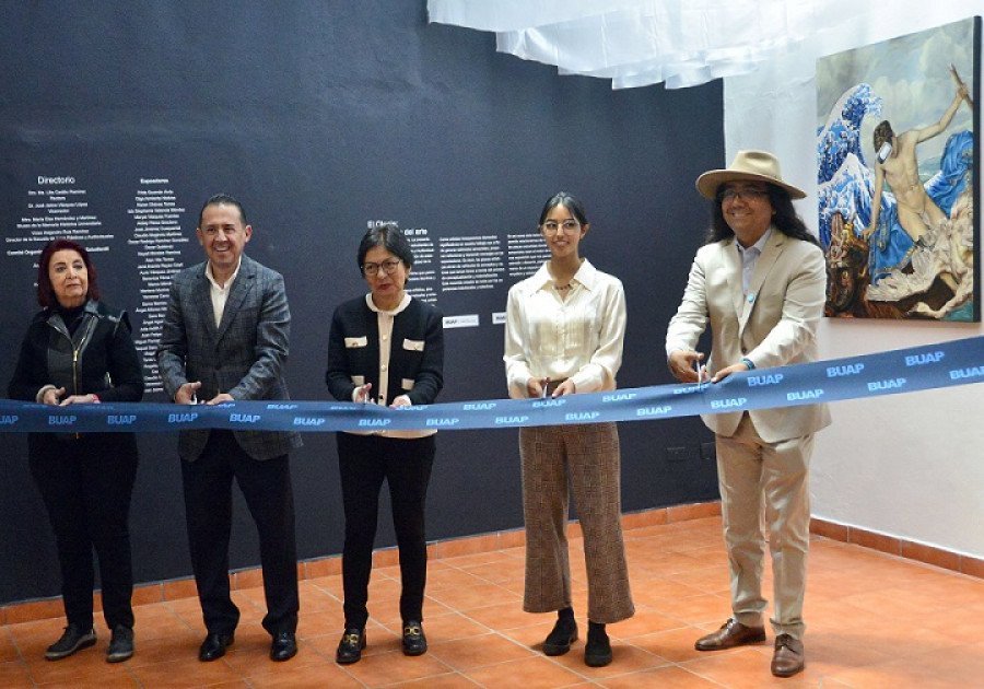 Inaugura Rectora María Lilia Cedillo Ramírez la exposición “El oleaje, las formas del arte”