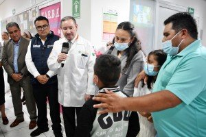 Tras un exitoso trasplante en el Hospital para la Niñez Poblana, Juan Diego regresa a casa