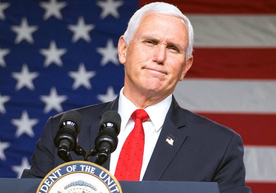 Descarta Pence invocar 25 Enmienda