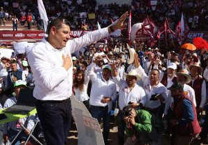 Armenta reúne a 25 mil personas en la Fiesta Democrática de agradecimiento