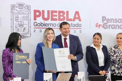 Armenta Mier reconoce a Guerreras de Puebla y fortalece deporte femenil