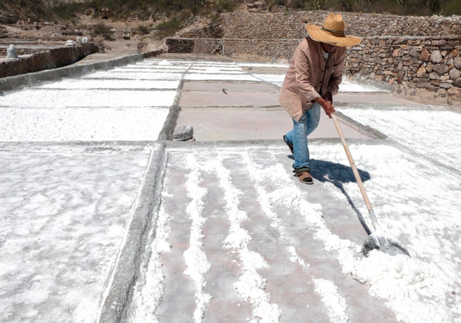 Con vinculación comercial y difusión, SDR apoya a salineros de Zapotitlán