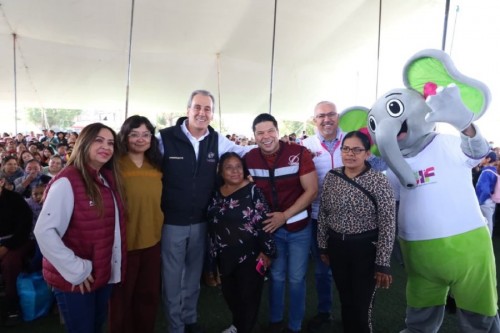 A trav&eacute;s del DIF Puebla Capital, entrega Pepe Chedraui m&aacute;s de 4 mil despensas en La Resurrecci&oacute;n