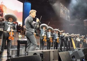 Comparte escenario con Luis Miguel el poblano-americano Álvaro Paulino Jr