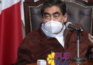 Llama Barbosa a denunciar el &ldquo;cobro de piso&rdquo; en Puebla