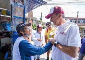 Pepe Chedraui fue arropado por las y los vecinos de la colonia 10 de Mayo