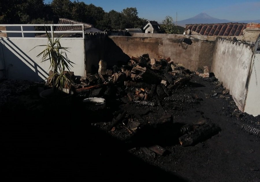 Chimenea encendida, la causa del incendio en casa de Erazo