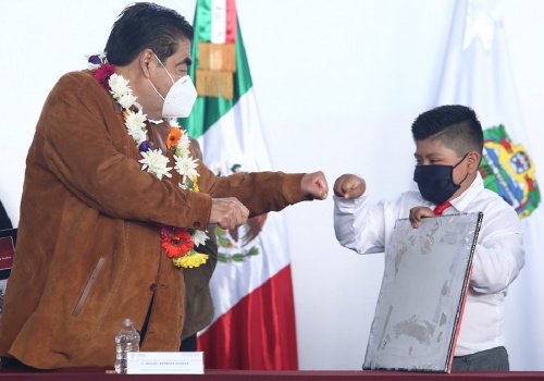 Poblanos contar&aacute;n con lo necesario para clases a distancia: Barbosa