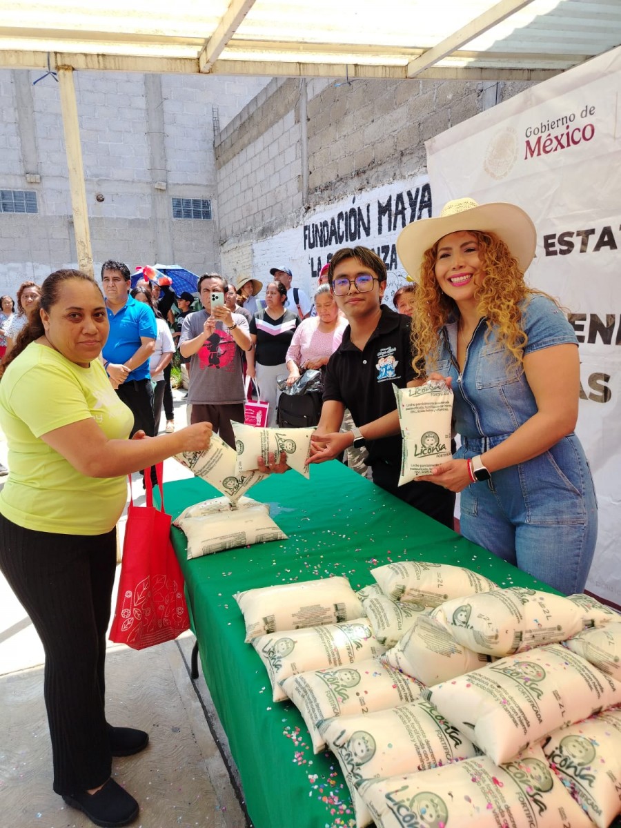 Delegada Paola Ruiz Garc&iacute;a entrega 400 litros de Leche para El Bienestar en San Aparicio