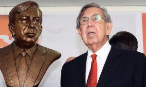 Cuauht&eacute;moc C&aacute;rdenas asume Presidencia de la nueva Comisi&oacute;n Consultiva del Petr&oacute;leo en Pemex