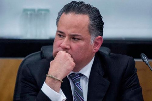 &#039;En tiempos revueltos, silencio y moderación&#039;: Santiago Nieto