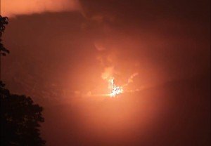 Explosión en ducto de Pemex provoca incendio en Villa Ávila Camacho, Xicotepec