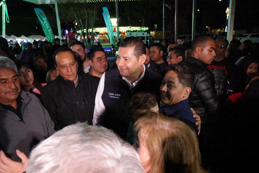 Gobernador Alejandro Armenta entrega juguetes a ni&ntilde;as y ni&ntilde;os en el Centro Expositor de Puebla