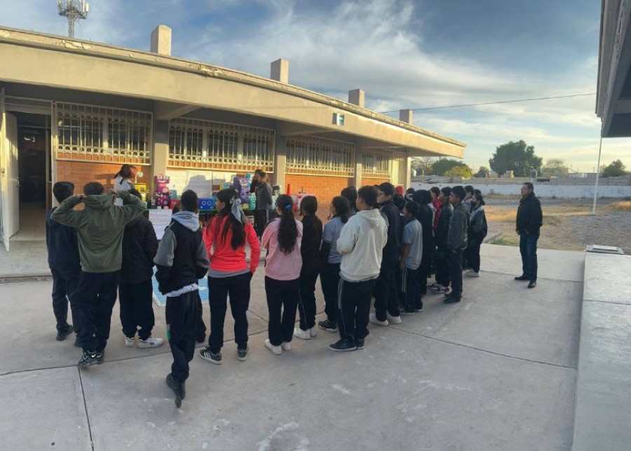 Exalumnos atacan secundaria de Coahuila; pierde la vida subdirectora del plantel