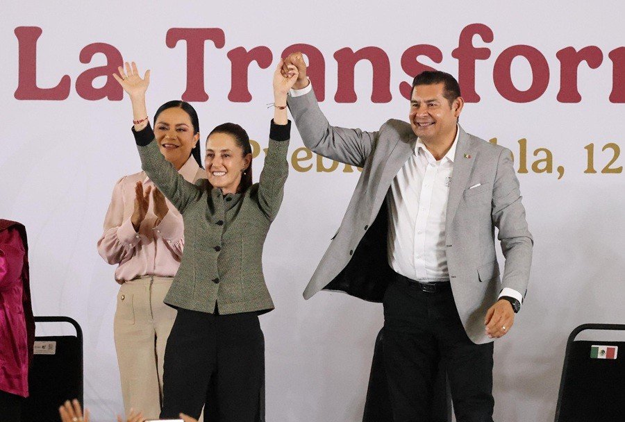 “Con orgullo soy ama de casa, mamá y Comandanta Suprema”: Claudia Sheinbaum en Puebla