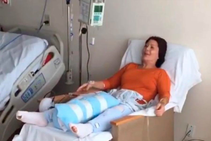 Alejandra Guzm&aacute;n pausa concierto tras lesi&oacute;n en la cadera