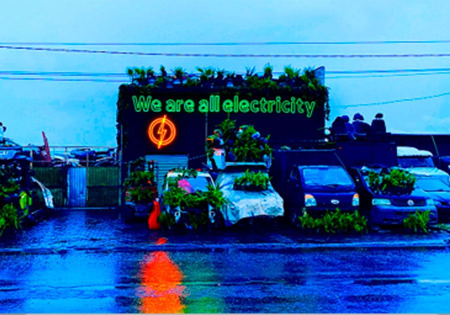 Llegan a Puebla dos obras del escultor Rivelino