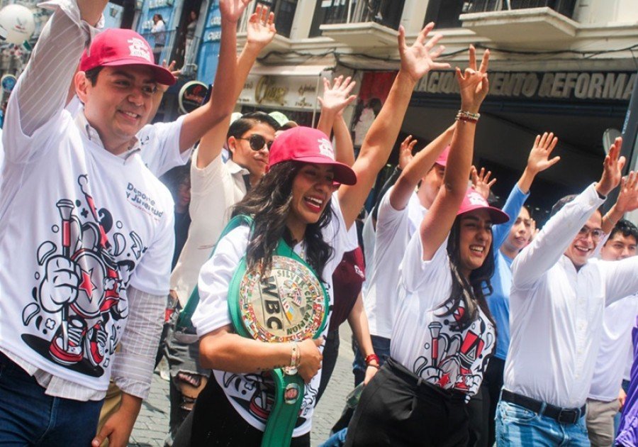 Desfile y música para reconstruir tejido social, jóvenes poblanos celebran su día