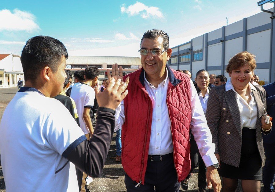 El gobierno de Puebla cumple con el compromiso de favorecer a los 217 municipios