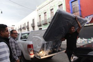 Contin&uacute;a gobierno Pepe Chedraui con la entrega de enseres a personas damnificadas