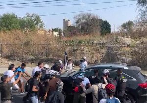 Conductor lanza camioneta contra ciclistas en Recta a Cholula