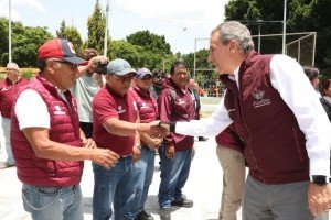 Entrega Pepe Chedraui herramienta a personal de Servicios Públicos para el mantenimiento de la ciudad