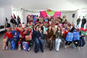 Patronato del DIF Puebla Capital regala sonrisas a estudiantes del Centro de D&iacute;a