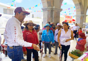 Lalo Castillo se compromete a replicar reforma a favor de artesanos en San Lázaro