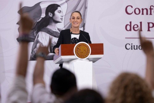 Claudia Sheinbaum corrige la plana a Mario Delgado por cierre anticipado de ciclo escolar