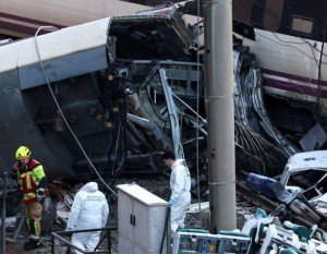Espa&ntilde;a de luto tras choque de trenes de alta velocidad con 39 muertos