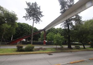 Inicia Ayuntamiento de Puebla retiro de puente en bulevar 5 de Mayo
