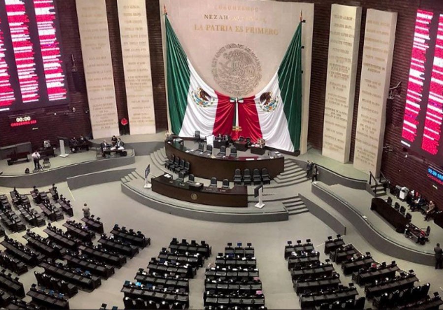Reducen a de 21 a 18 años la edad mínima para ser diputado en México