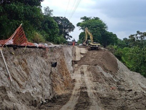 Atiende Gobierno Estatal deslaves en carretera Las Margaritas &ndash; Acateno &ndash; Tlapacoyan en Hueytamalco